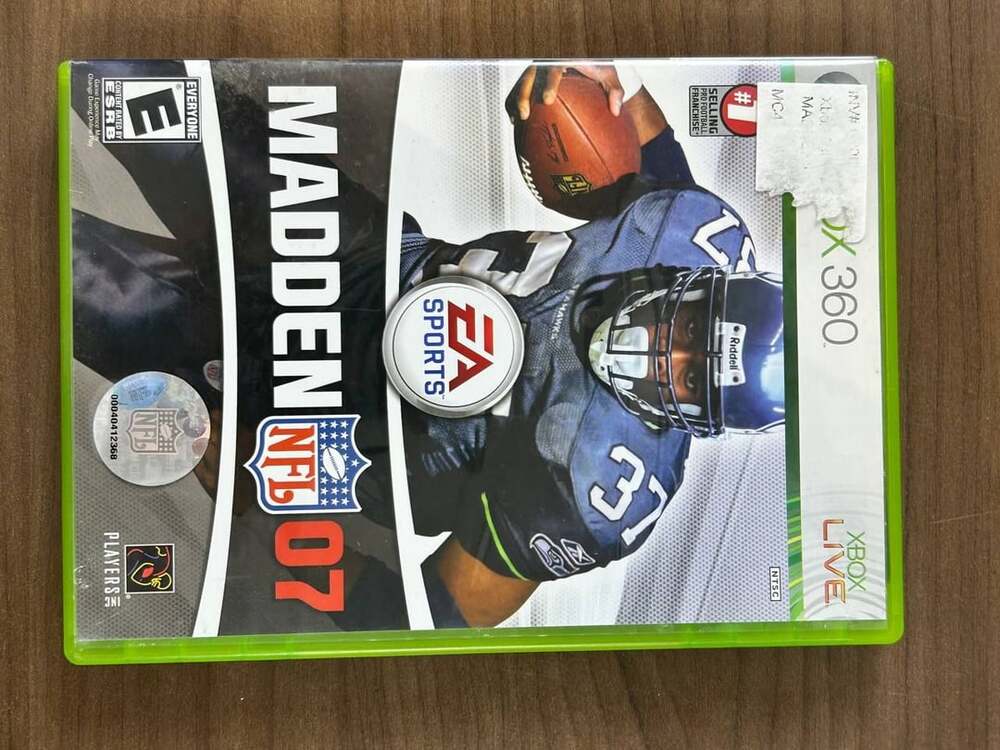 Madden NFL 07 Microsoft Xbox 360 2006 EA Sports Football Game with Case & Manual